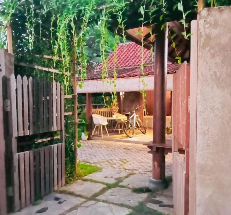 Готель Al-Shifa Healing House Lombok Гілі-Аїр Екстер'єр фото